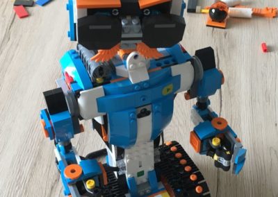 LEGO Boost Modell Vernie aufgebaut (vorne).