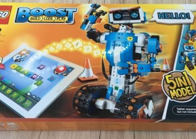 Die Verpackung des LEGO Boost von vorne.