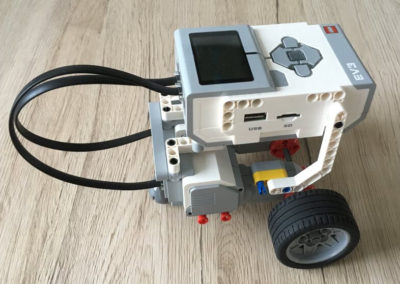 Beispielroboter für den Radumfang (links).