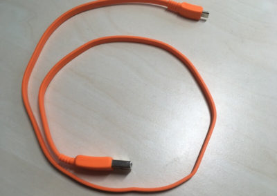 Das USB-Flachbandkabel zum Aufladen von Dash