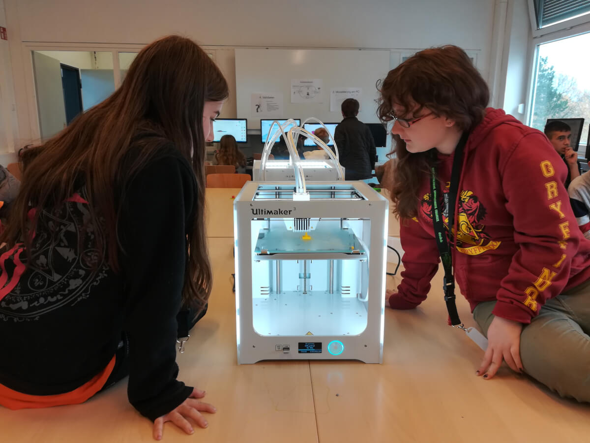 Teilnehmerinnen an 3D-Druck-Workshop