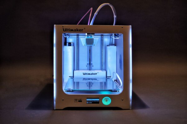 Einer unserer 3D-Drucker: Der Ultimaker 3