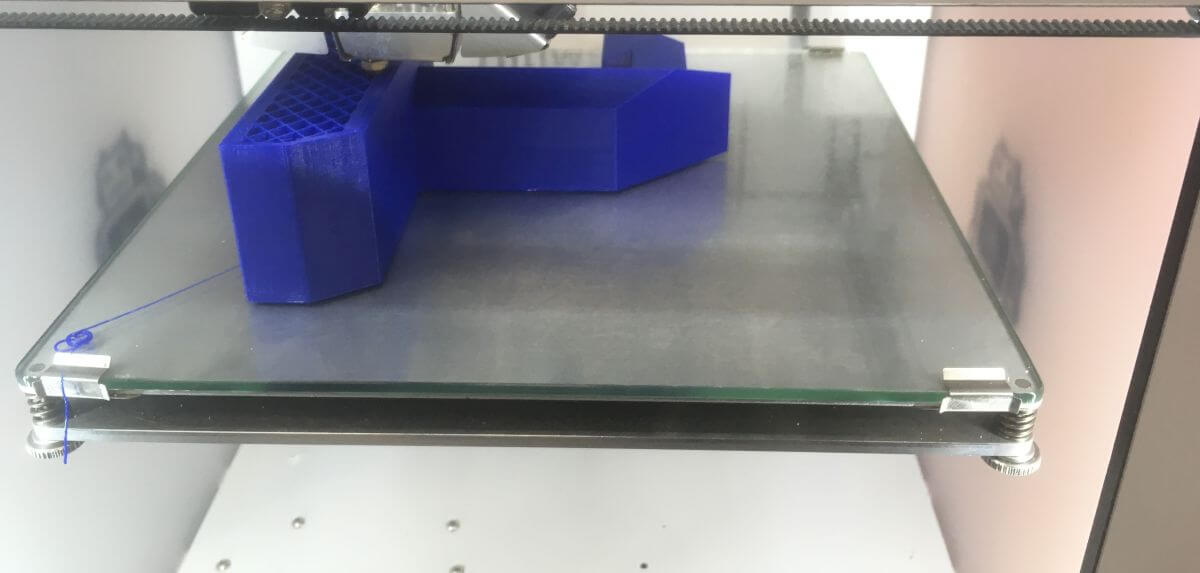 Ein 3D-Drucker beim Ausdrucken eines Modells